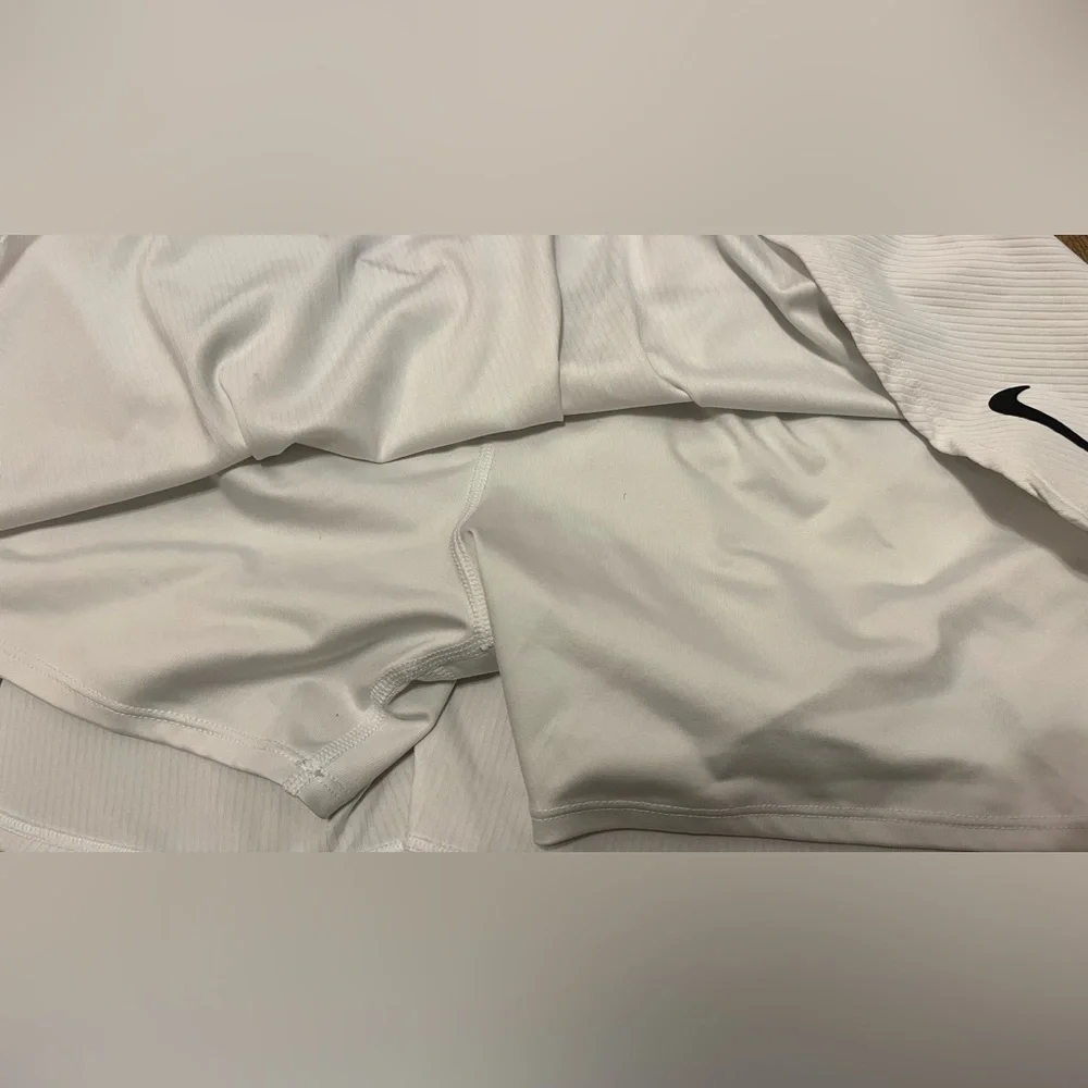 Nike girls white flowy tennis golf skirt skort kids xl women’s XS/small